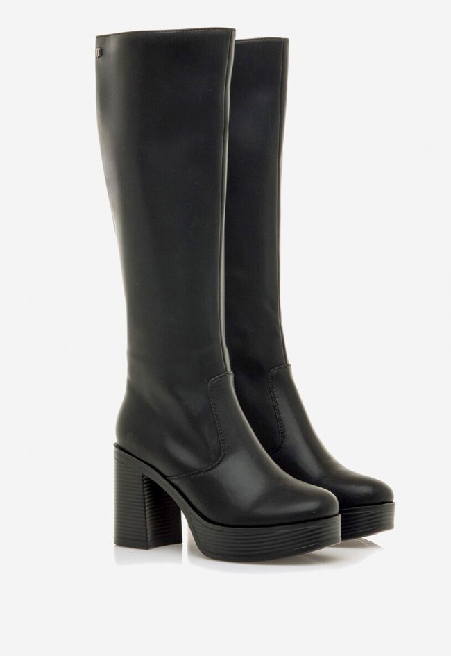 Botas Mustang New 67 negras de caña alta y tacón ancho, el toque moderno que eleva tu look