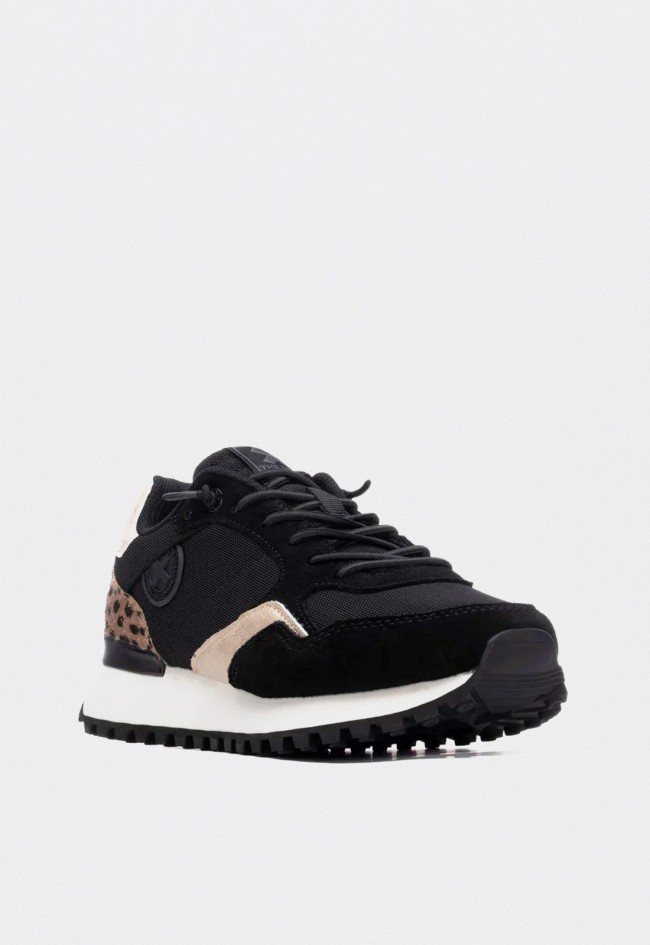 Zapatillas XTI 144161 mujer casual blancas con detalles en piel sintética y suela cómoda