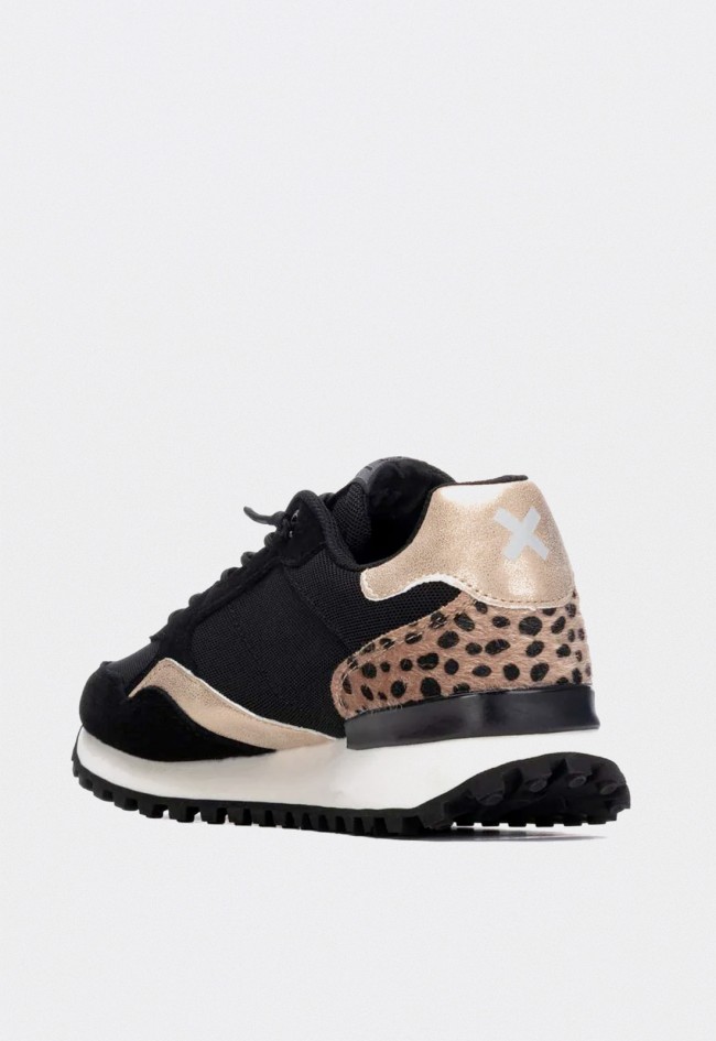 Zapatillas XTI 144161 mujer casual blancas con detalles en piel sintética y suela cómoda