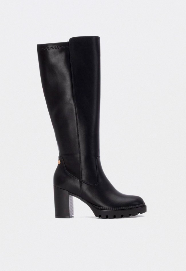 Bota alta negra de mujer XTI 144524 con plataforma elegante y estilo urbano