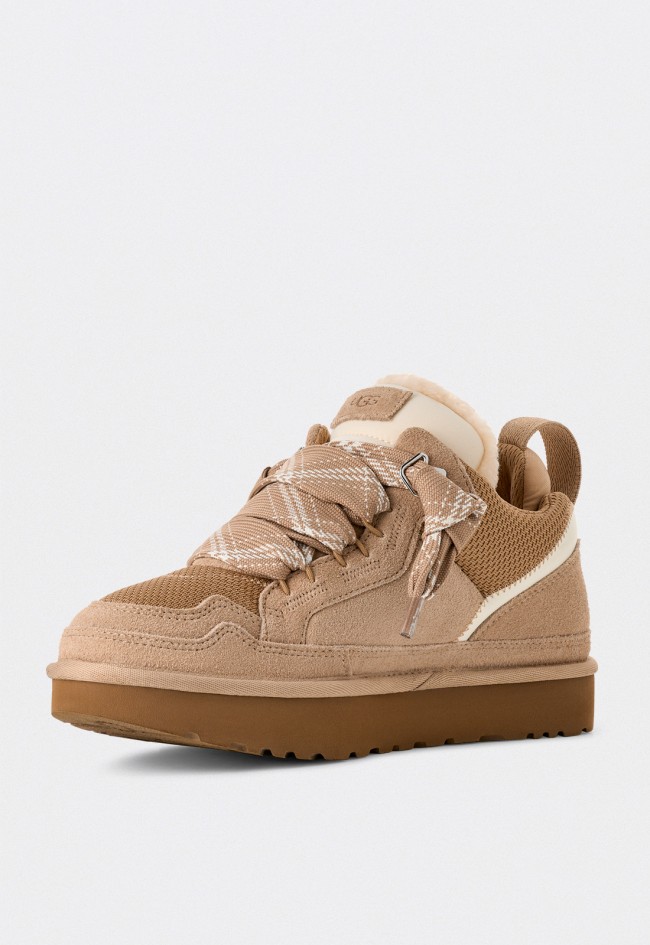 Zapatilla UGG Lowmel mujer color arena en ante y textil con suela sostenible de caña de azúcar