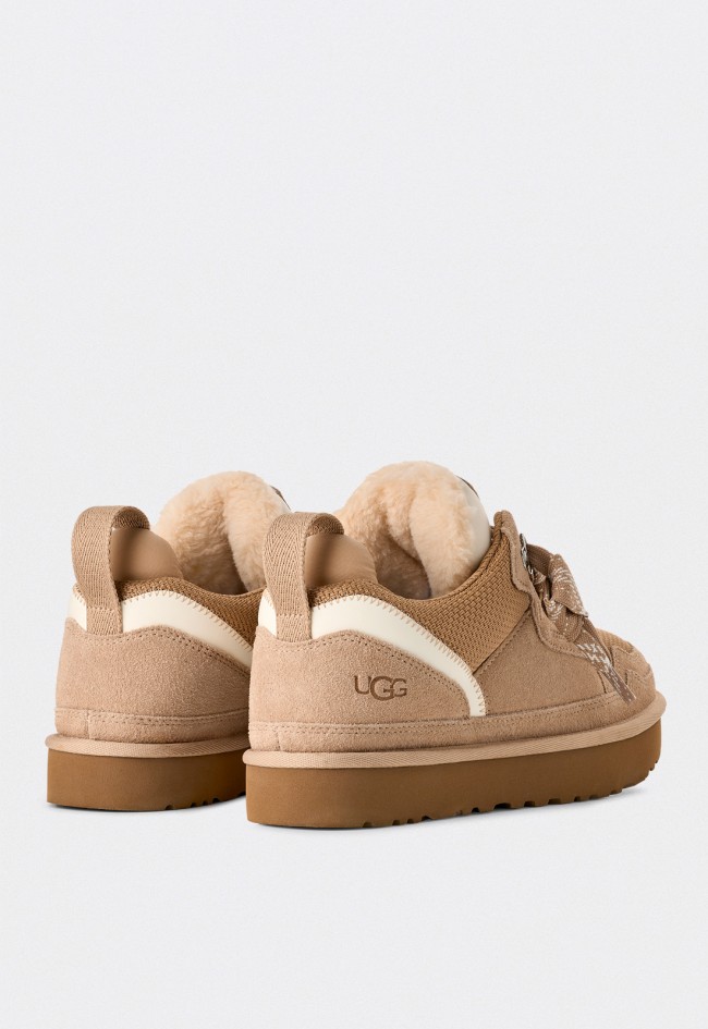 Zapatilla UGG Lowmel mujer color arena en ante y textil con suela sostenible de caña de azúcar