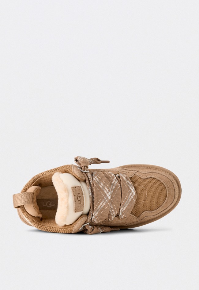 Zapatilla UGG Lowmel mujer color arena en ante y textil con suela sostenible de caña de azúcar
