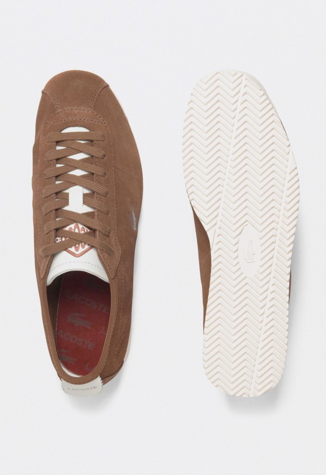 Zapatillas hombre Lacoste Club-Low en ante marrón estilo retro-running