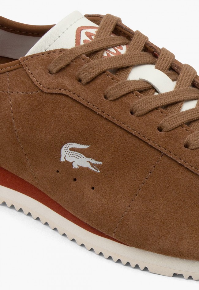 Zapatillas hombre Lacoste Club-Low en ante marrón estilo retro-running