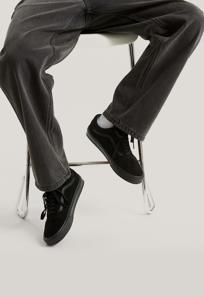 Zapatillas Vans Old Skool hombre negras clásicas en ante y lona con suela waffle