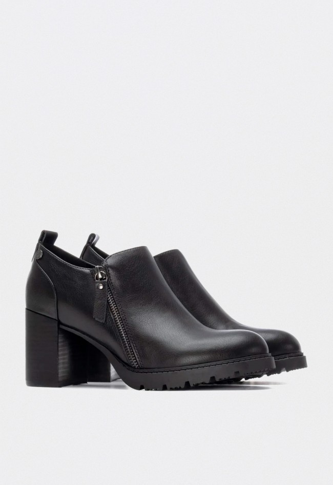 Zapatos de tacón ancho Xti 14430101 de mujer en negro con cremallera