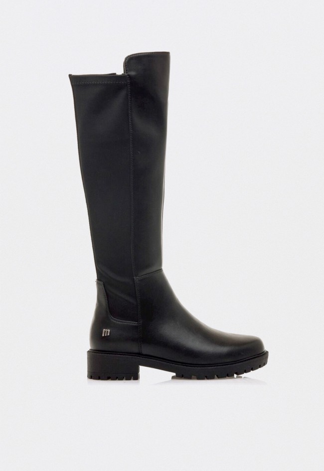 Bota alta de mujer Mustang Campa negra con caña elástica y suela dentada de estilo casual