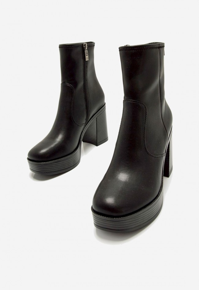 Botines de plataforma Mustang New 67 mujer negros con tacón ancho y estilo versátil