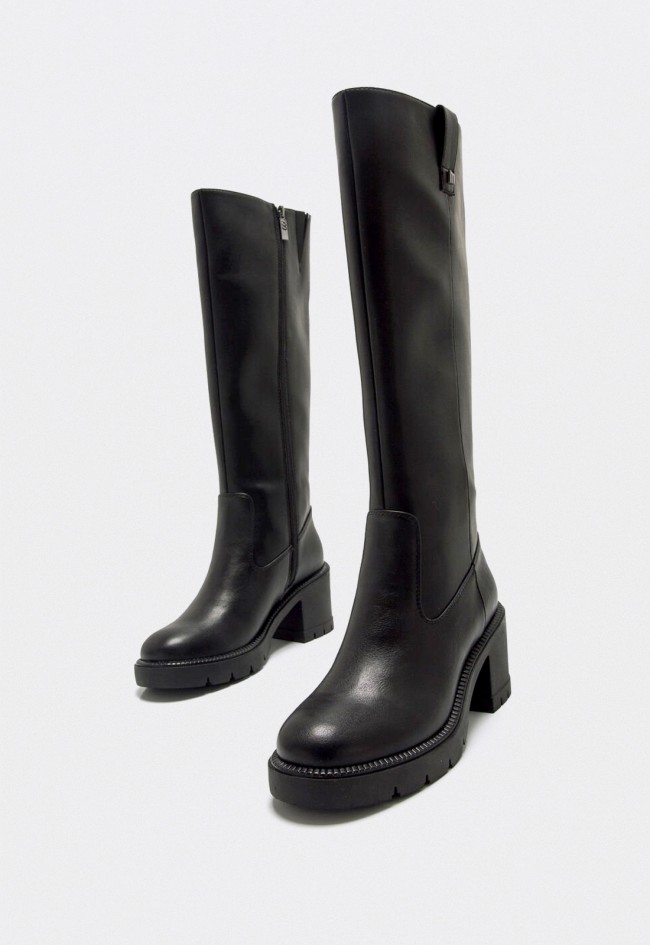 Botas altas Mustang Praga mujer negras con tacón bloque y plataforma versátil