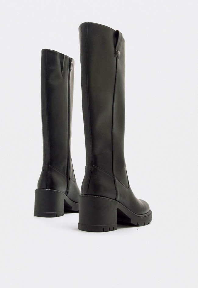 Botas altas Mustang Praga mujer negras con tacón bloque y plataforma versátil
