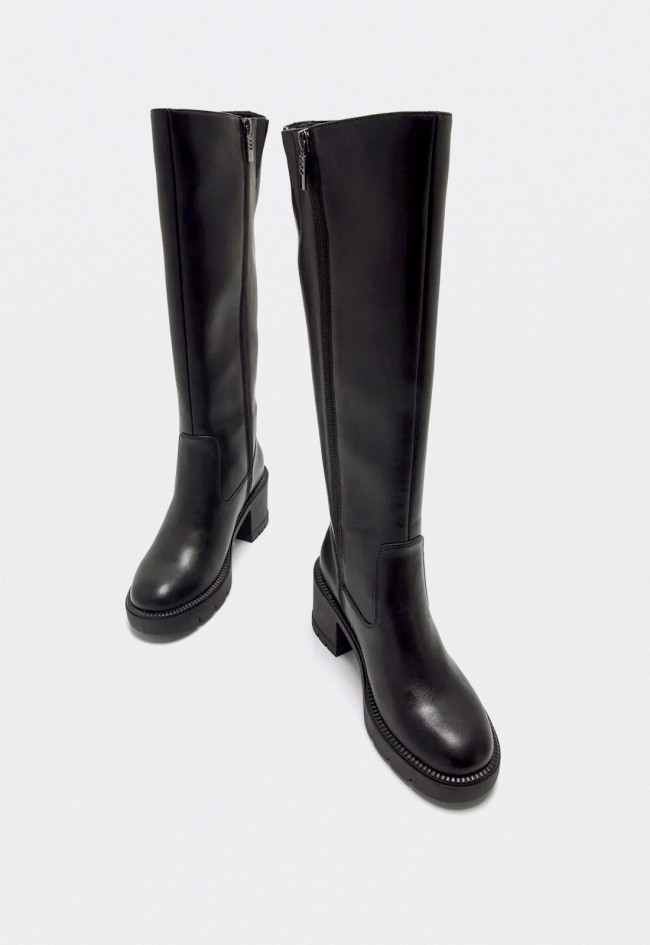 Botas altas Mustang Praga mujer negras con tacón bloque y plataforma versátil