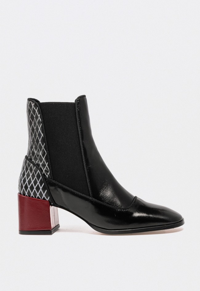 Botín de mujer en piel negra Glo Niza con tacón bicolor y diseño geométrico vanguardista