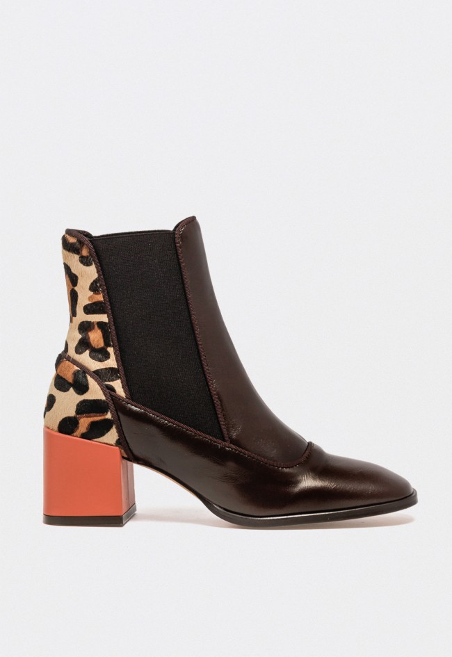 Botines mujer piel moka Glo niza con tacón geométrico y detalle animal print – Estilo sofisticado y atrevido