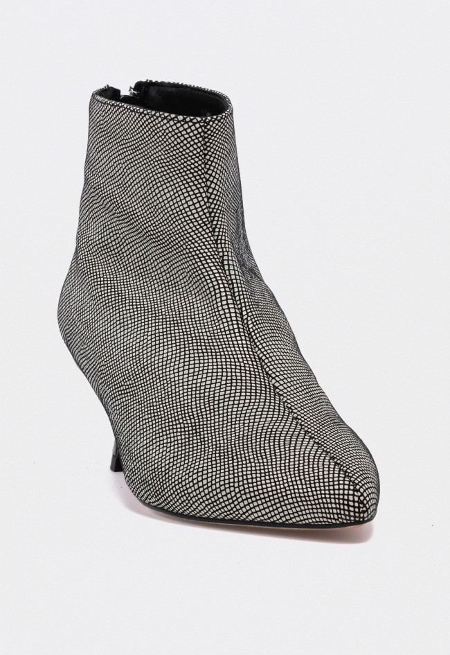 Botín de mujer en piel Glo retro con tacón kitten y estampado geométrico elegante
