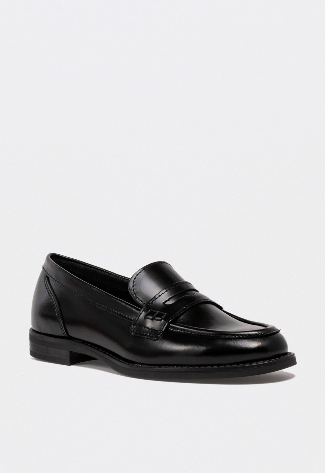 Mocasín de mujer VAS 1186 en piel negra – clásico y elegante