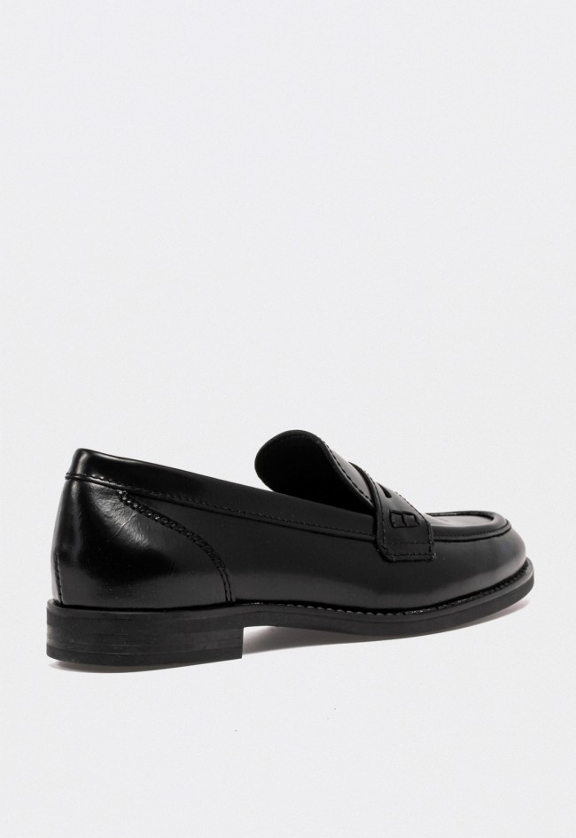 Mocasín de mujer VAS 1186 en piel negra – clásico y elegante