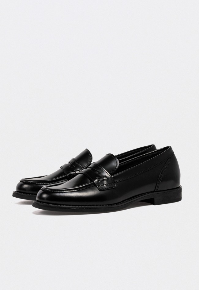 Mocasín de mujer VAS 1186 en piel negra – clásico y elegante