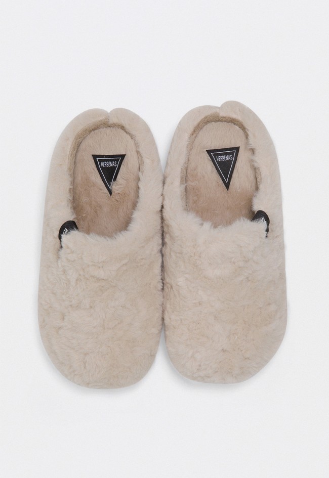 Zapatillas de casa Verbenas York Damara de mujer en color perla con pelo esponjoso – fabricadas en España