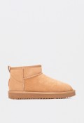 Botín australiano XTI 14444201 de mujer en antelina vegana camel con suela antideslizante