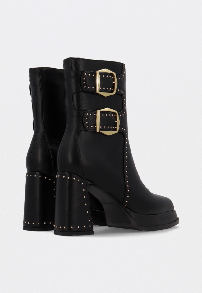 Botines plataforma mujer Noa Harmon 10130-06 negros con tachuelas y hebillas doradas