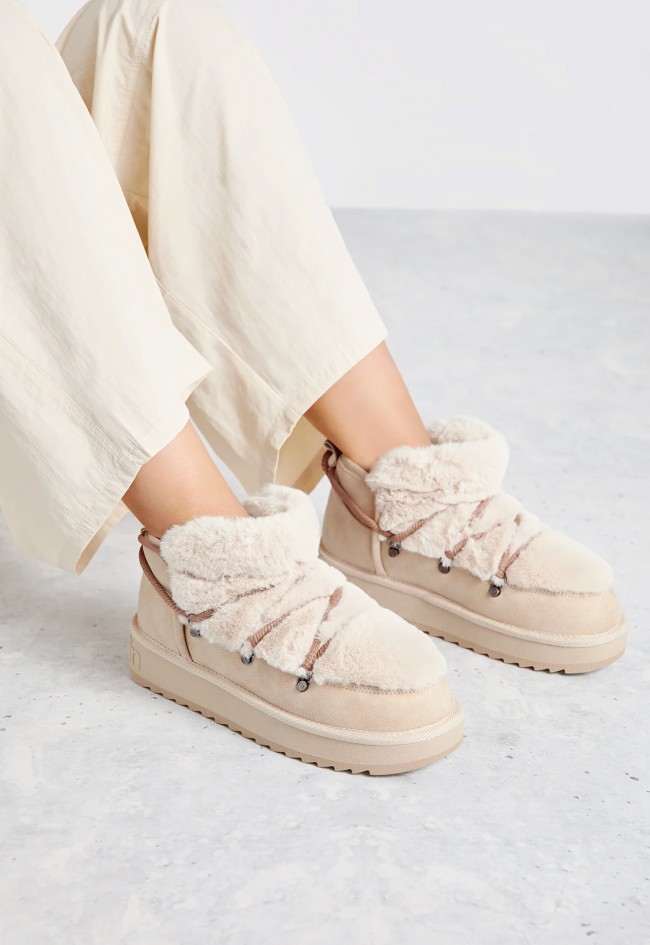 Botín de mujer D.Franklin Nordic Trk Fur Low beige con pelo exterior y suela ligera