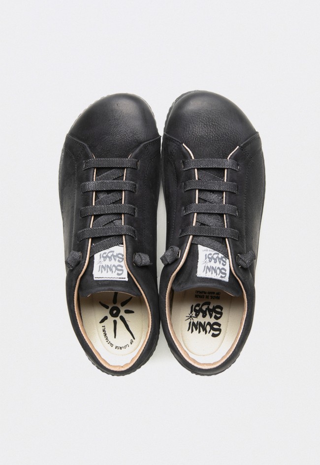 Zapatos hombre barefoot Sunni Sabbi OKI 014 negros de piel nobuck con cordones elásticos