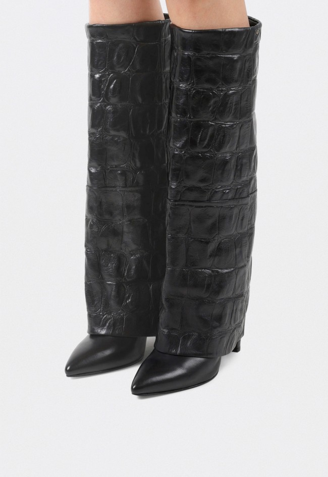 Bota alta cowboy con polaina Bronx JAD-EY de mujer en piel negra con efecto cocodrilo y tacón