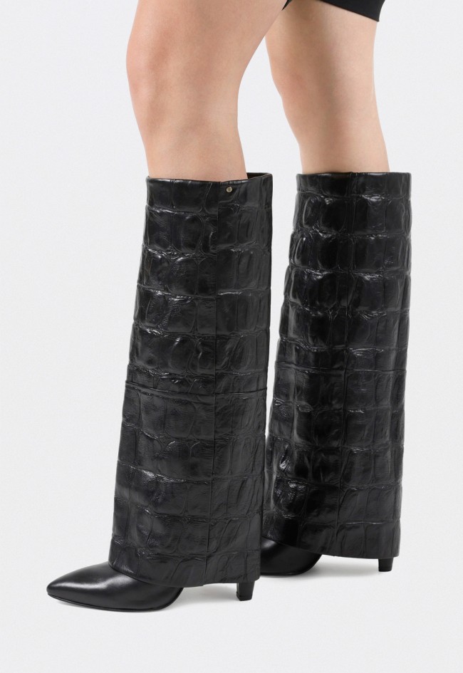 Bota alta cowboy con polaina Bronx JAD-EY de mujer en piel negra con efecto cocodrilo y tacón