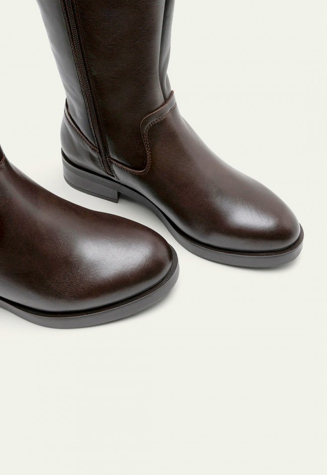 BOTAS ALTAS DE PIEL MOKA CON CREMALLERA PORRONET BELÉN