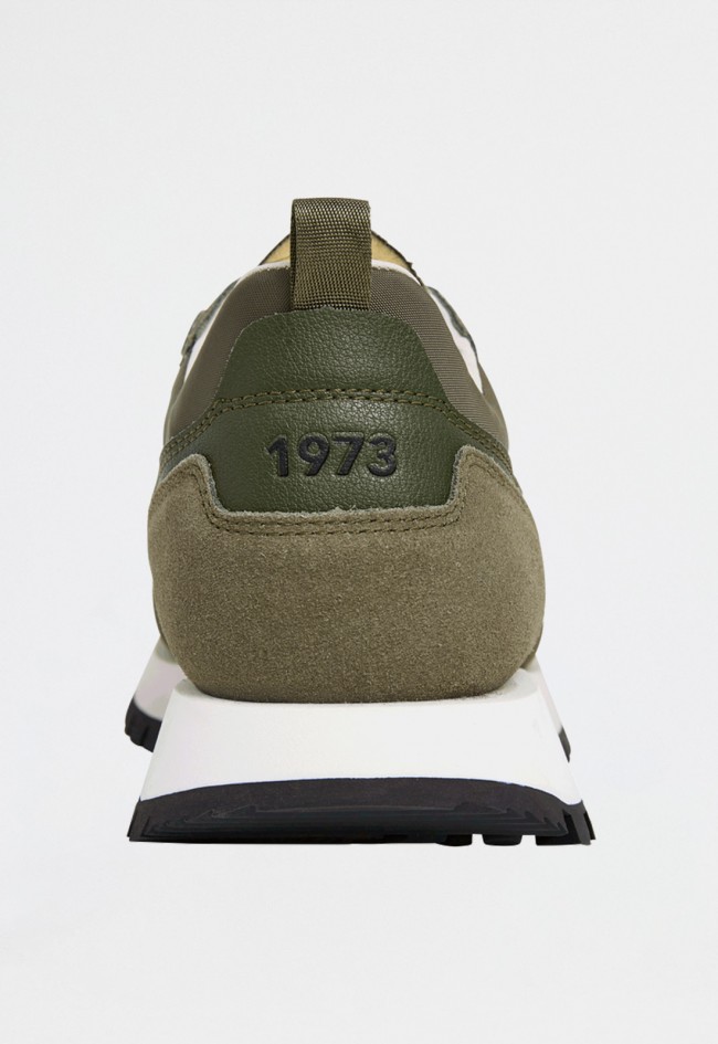 Zapatillas hombre Pepe Jeans running retro verde con detalles en ante y suela EVA