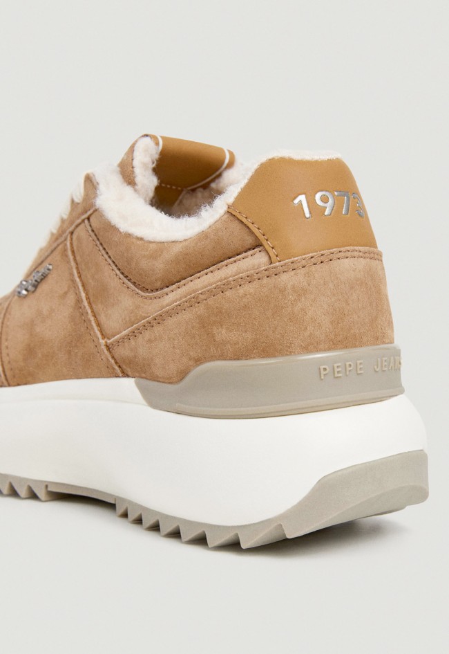 Zapatillas mujer Pepe Jeans PLS600022 piel serraje camel con forro borreguito