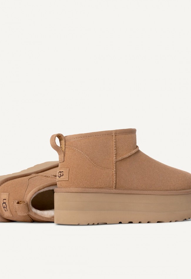 Botín australiano de mujer UGG Classic Ultra Mini Platform en ante color chestnut
