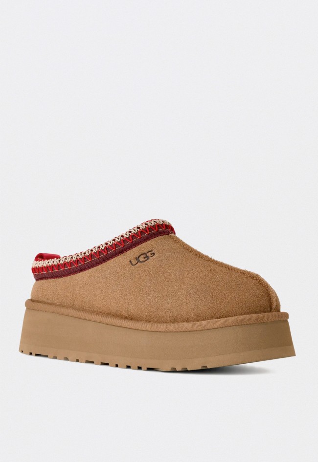 Zueco zapatillas de casa UGG Tazz II mujer de ante camel con plataforma trenzada y forro de piel de oveja