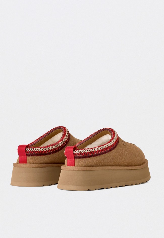 Zueco zapatillas de casa UGG Tazz II mujer de ante camel con plataforma trenzada y forro de piel de oveja