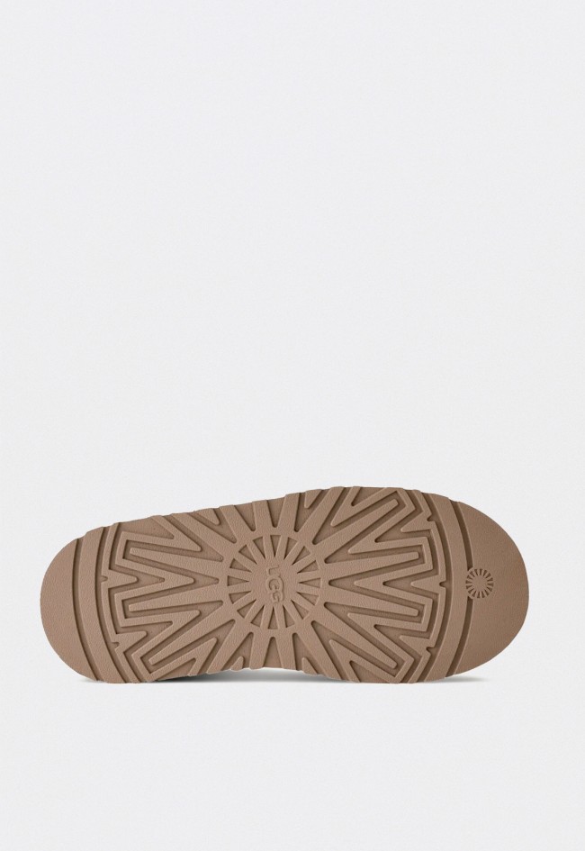 Zueco zapatillas de casa UGG Tazz II mujer de ante camel con plataforma trenzada y forro de piel de oveja