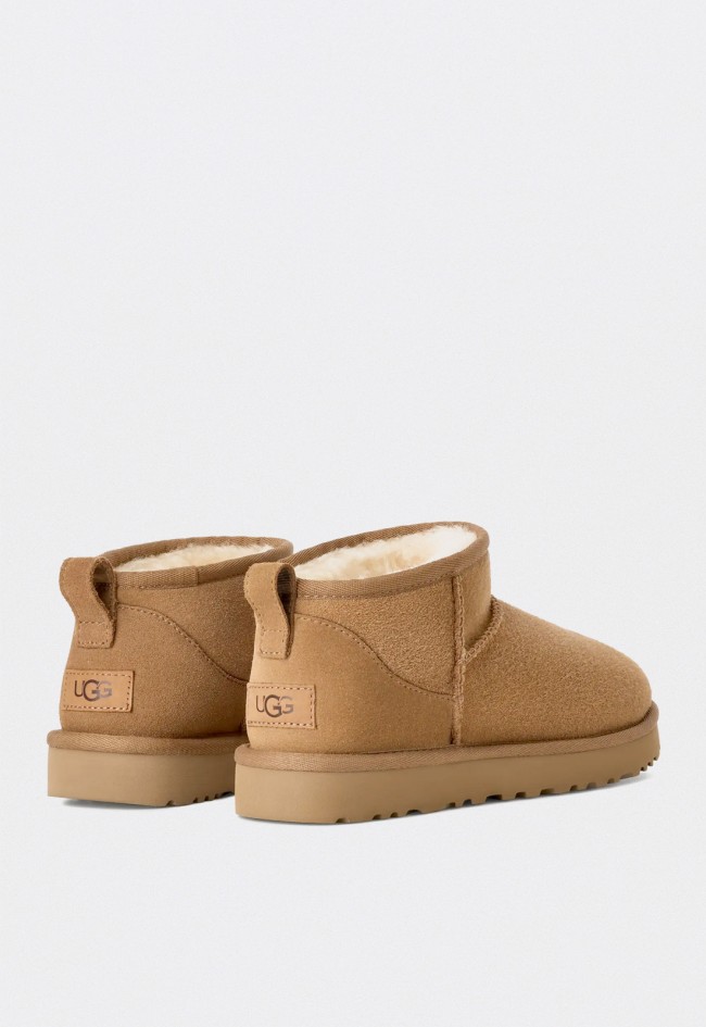 UGG Classic Ultra Mini Mujer – Botas de piel de oveja con caña baja en color taupe