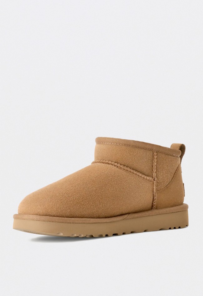 UGG Classic Ultra Mini Mujer – Botas de piel de oveja con caña baja en color taupe