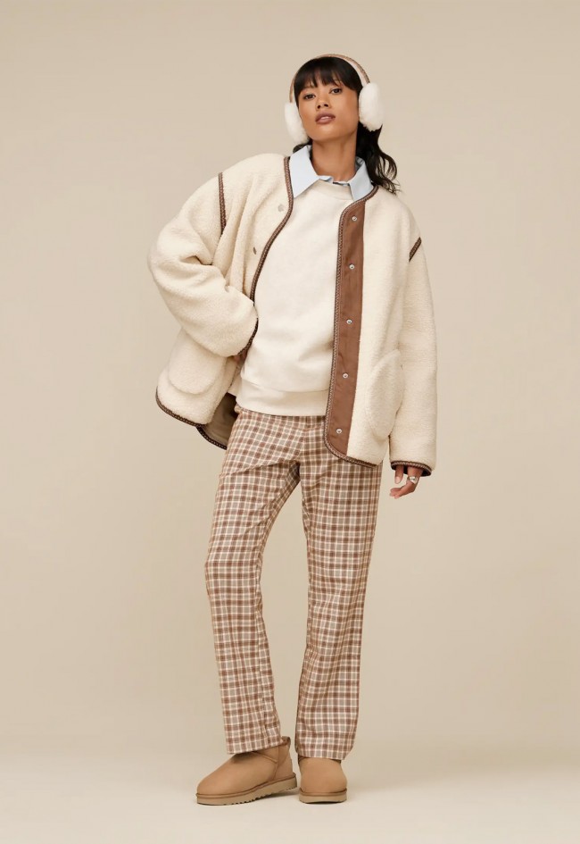 UGG Classic Ultra Mini Mujer – Botas de piel de oveja con caña baja en color taupe