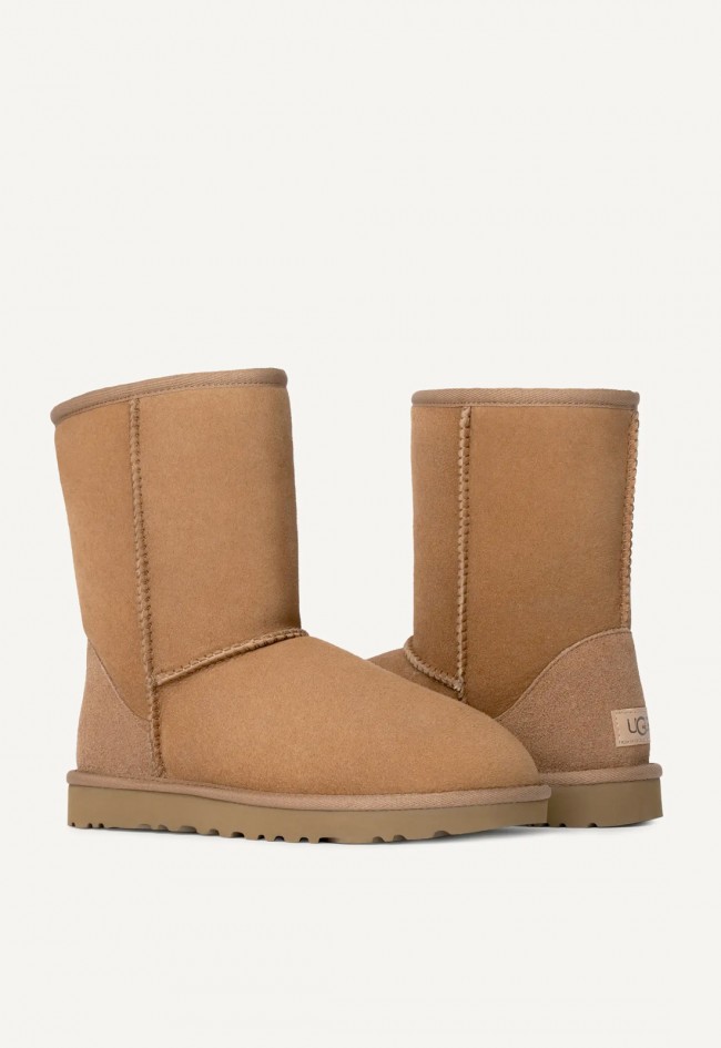 UGG Classic Short II Mujer – Botas de piel de oveja impermeables en color Chestnut