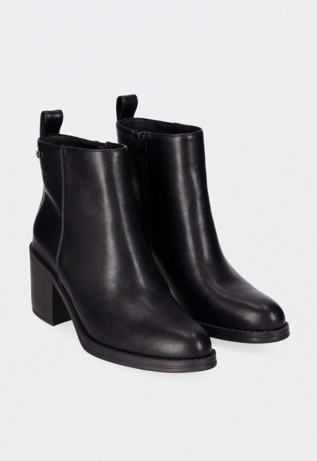 Botines de mujer Chika10 Georgia 06 en piel vegana negra con tacón bloque elegante