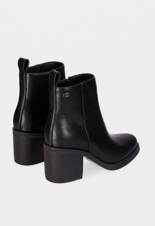 Botines de mujer Chika10 Georgia 06 en piel vegana negra con tacón bloque elegante