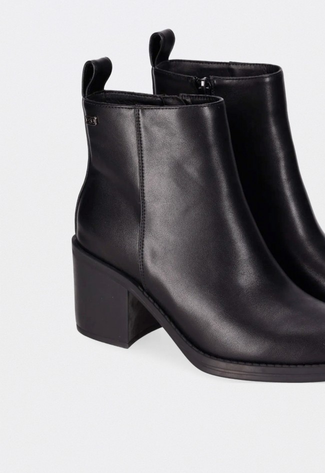 Botines de mujer Chika10 Georgia 06 en piel vegana negra con tacón bloque elegante