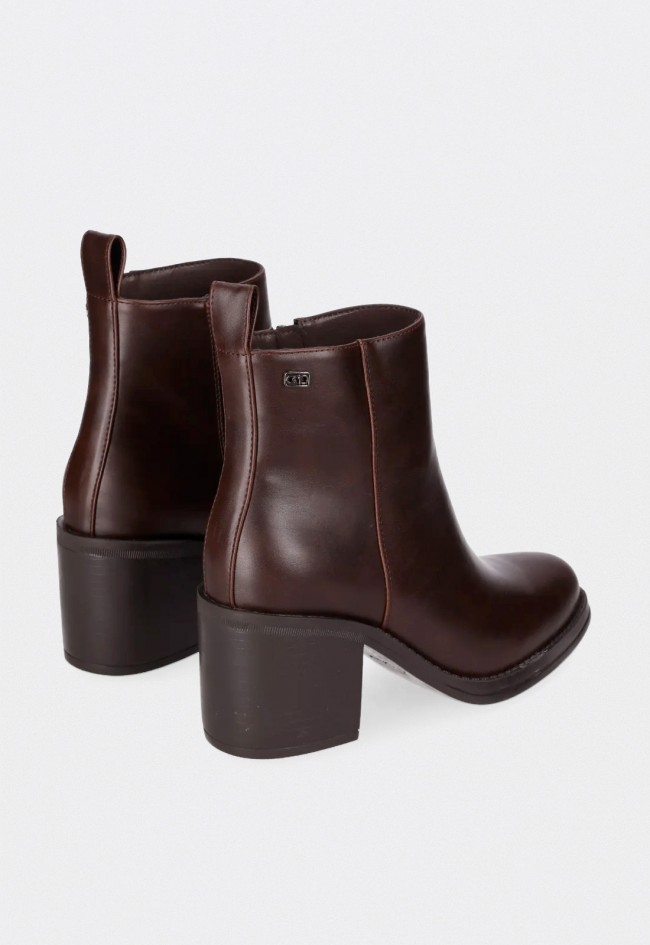 Botines de mujer Chika10 Georgia 06 en piel vegana marrón con tacón bloque elegante