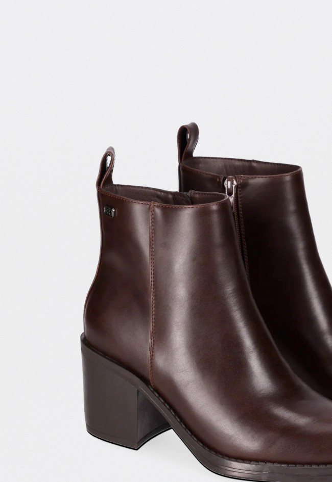 Botines de mujer Chika10 Georgia 06 en piel vegana marrón con tacón bloque elegante