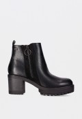 Botines de mujer Chika10 Pilar 28 en piel vegana negra con plataforma y estilo moderno