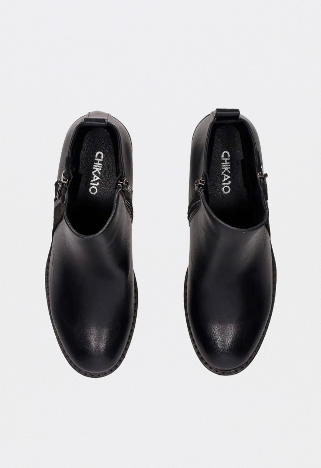 Botines de mujer Chika10 Pilar 28 en piel vegana negra con plataforma y estilo moderno