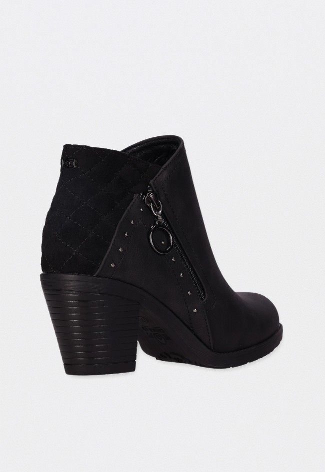 Botines de mujer Chika10 Kurazo 40 en piel vegana negra con diseño elegante y detalles modernos