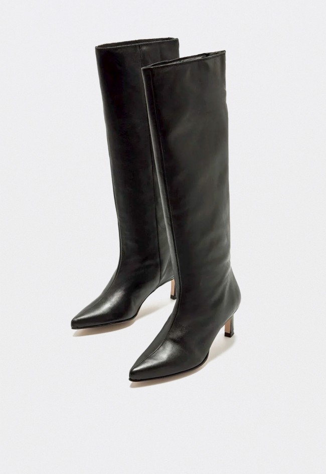 Botas altas de mujer Mustang Gala en piel negra con tacón elegante y caña recta