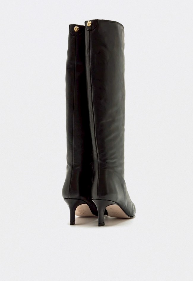 Botas altas de mujer Mustang Gala en piel negra con tacón elegante y caña recta